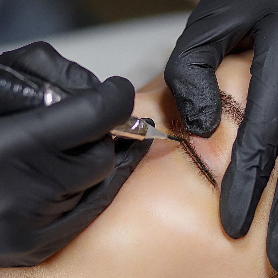 eyeliner tattooing
